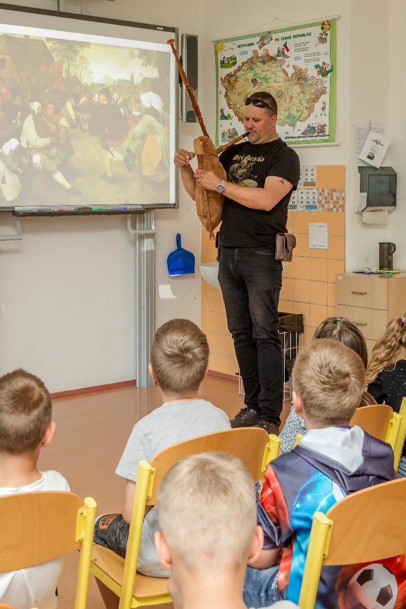 Ukázka hry na historické dudy